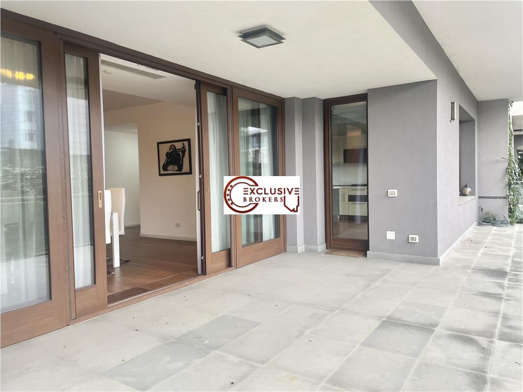 Luxury 4 Rooms// 170 sqm usable//Private garden//