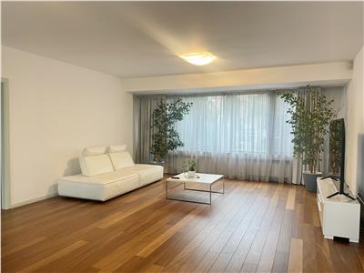 Luxury 4 Rooms// 170 sqm usable//Private garden//